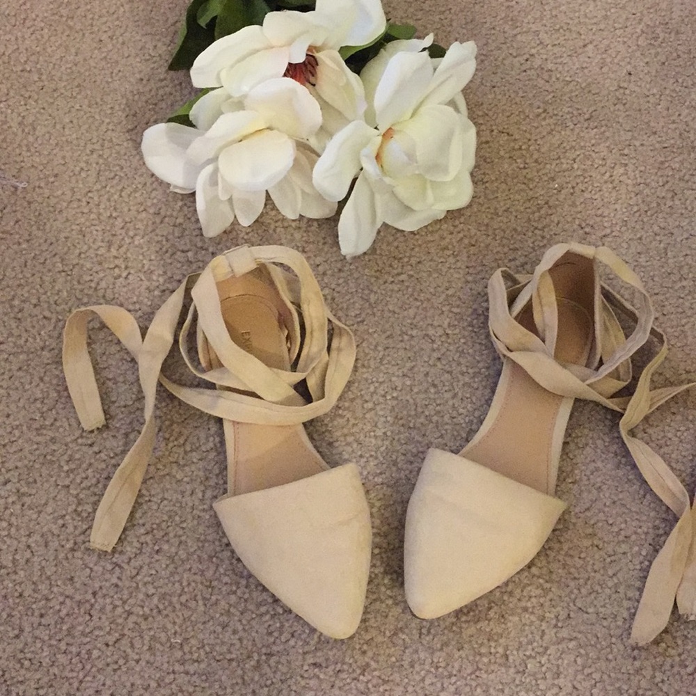 Pointed toe blush flats